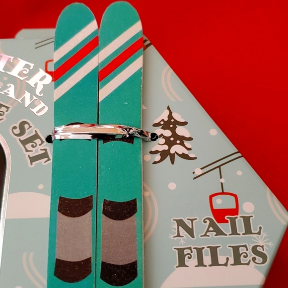 🎄NIB🎄: WINTER❄️ WONDERLAND🎿 ❄️HANDCARE SET - Picture 3 of 6